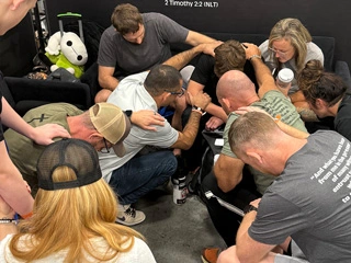 button-connectpage-pray